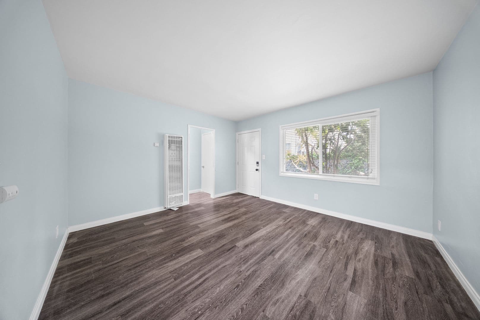 Long Beach Apartment: 1577 Pine Avenue