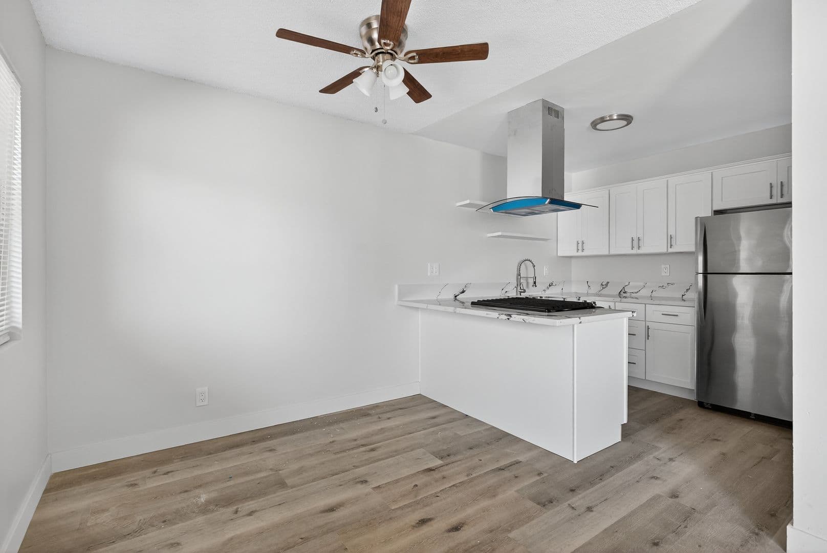 Long Beach Apartment: 125 E. Spring St