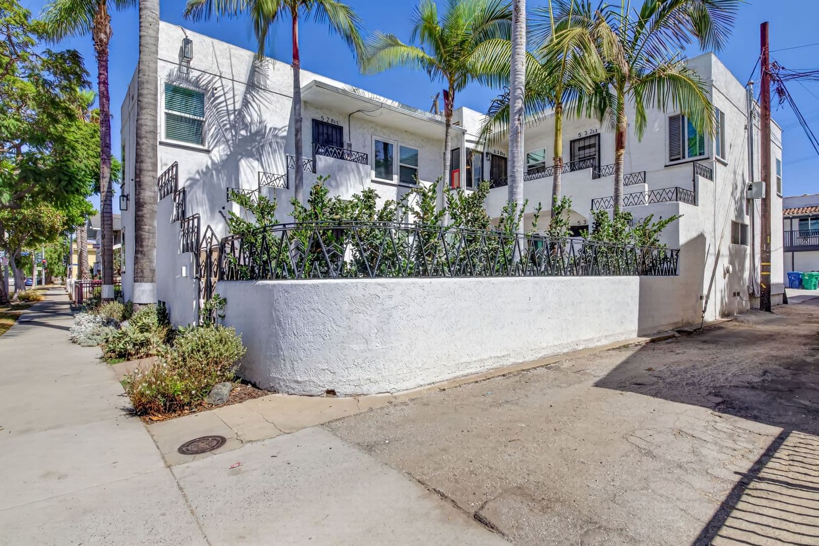 Long Beach Apartment: 526 Lime Avenue