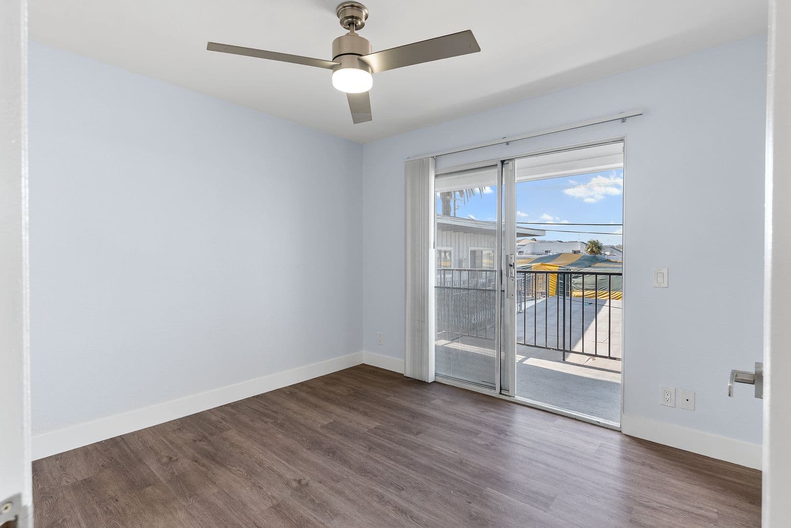 Long Beach Apartment: 1066 Coronado Avenue