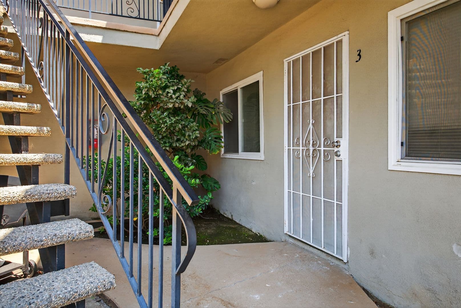 Long Beach Apartment: 125 E. Spring St