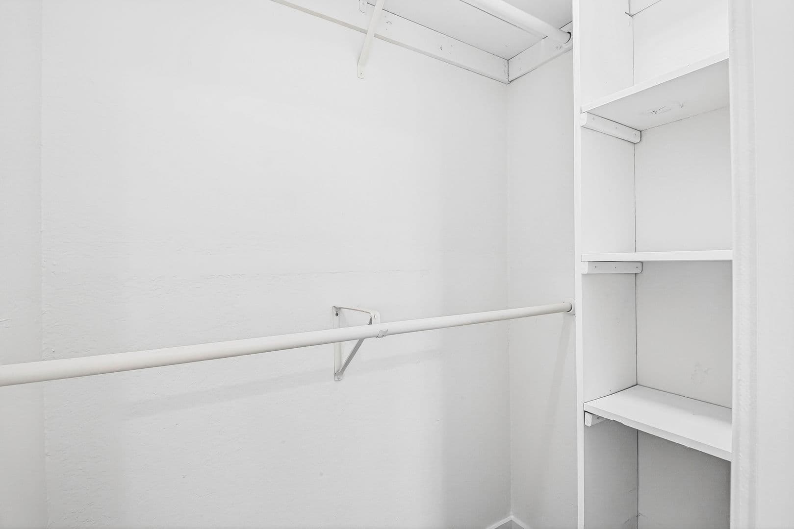 Long Beach Apartment: 1045 E 4th Street
