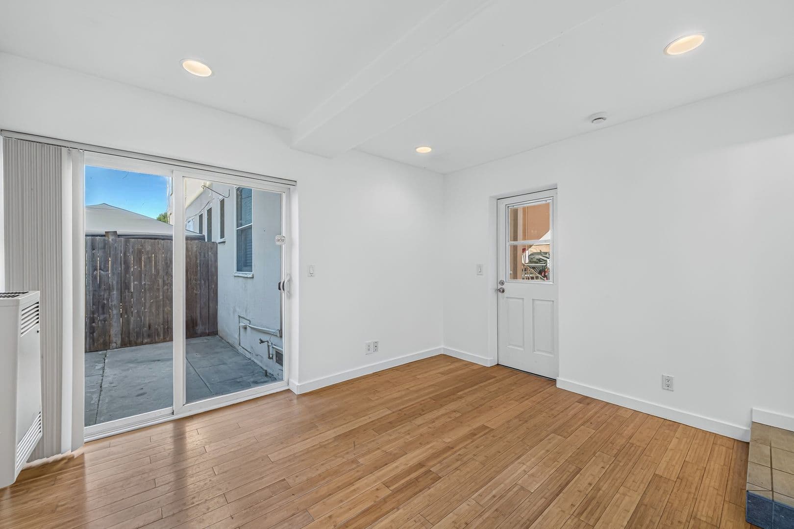 Long Beach Apartment: 2325 E 2nd Street