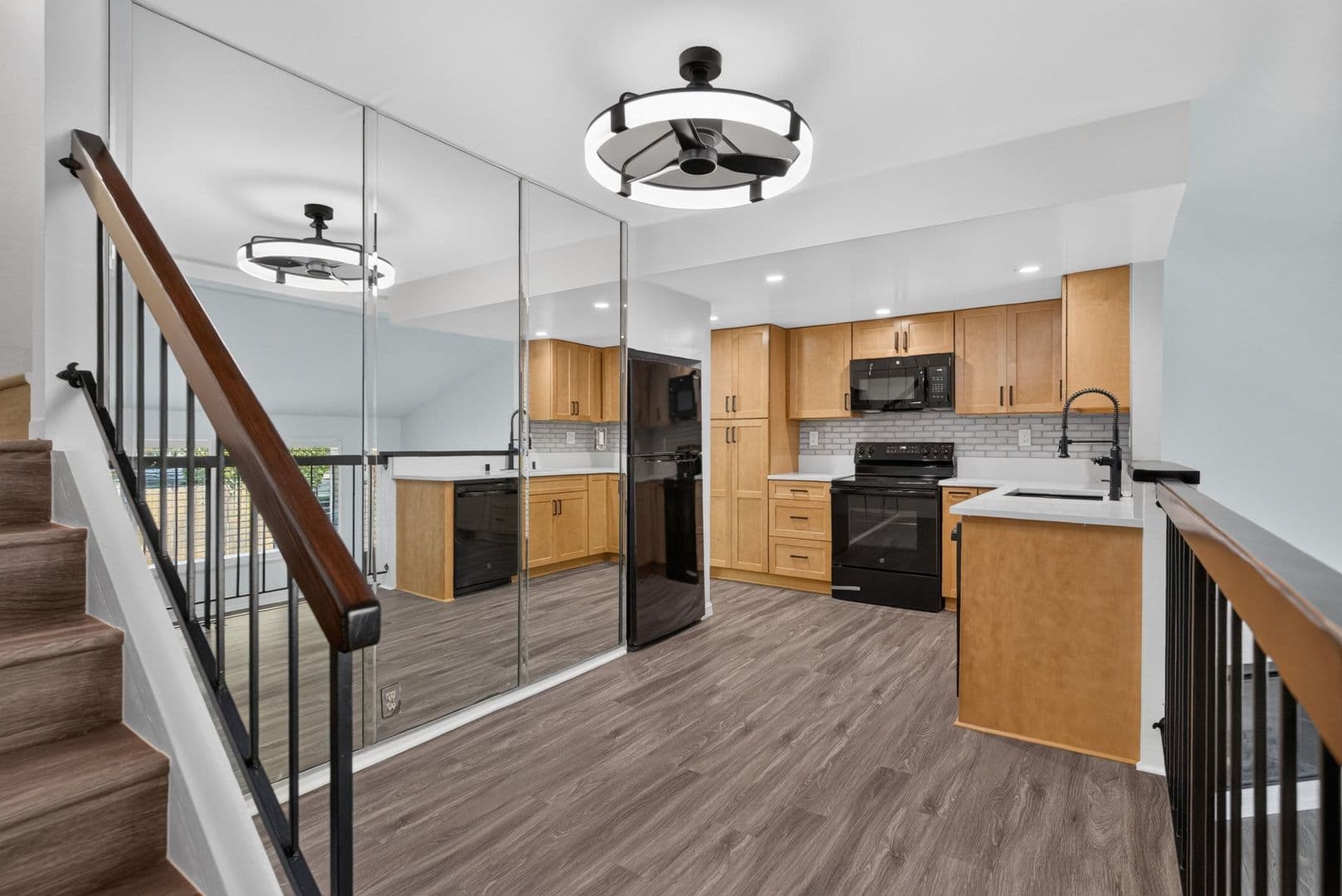Long Beach Apartment: 648 Coronado Ave #A