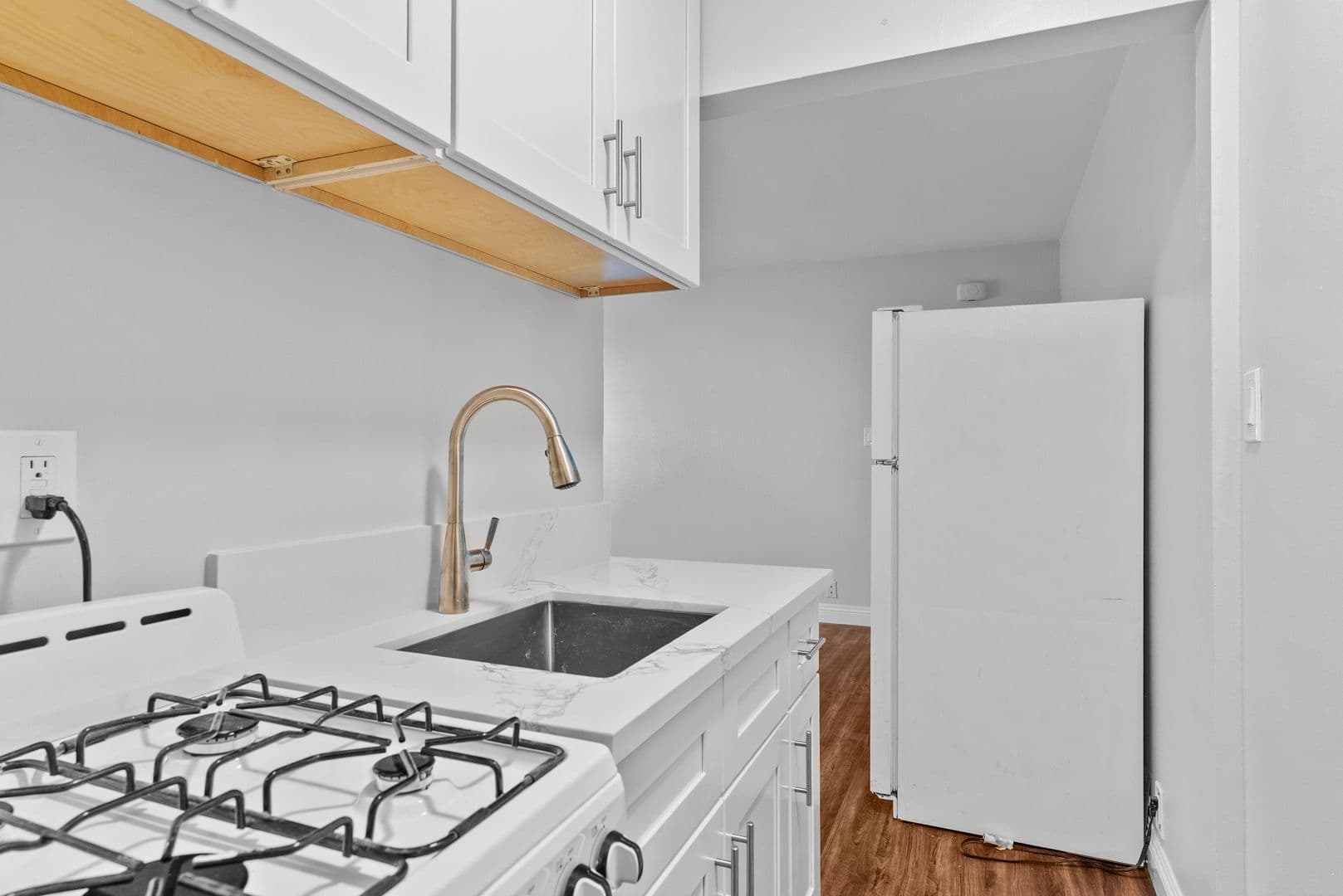 Long Beach Apartment: 1620 E Appleton Street