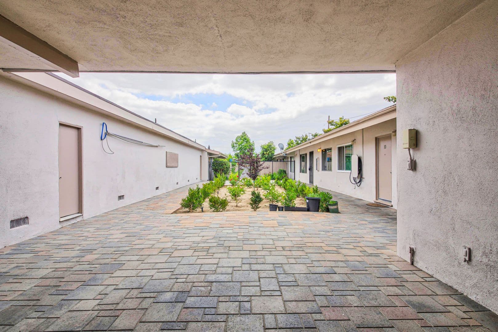 Anaheim Apartment: 147 S Magnolia Avenue