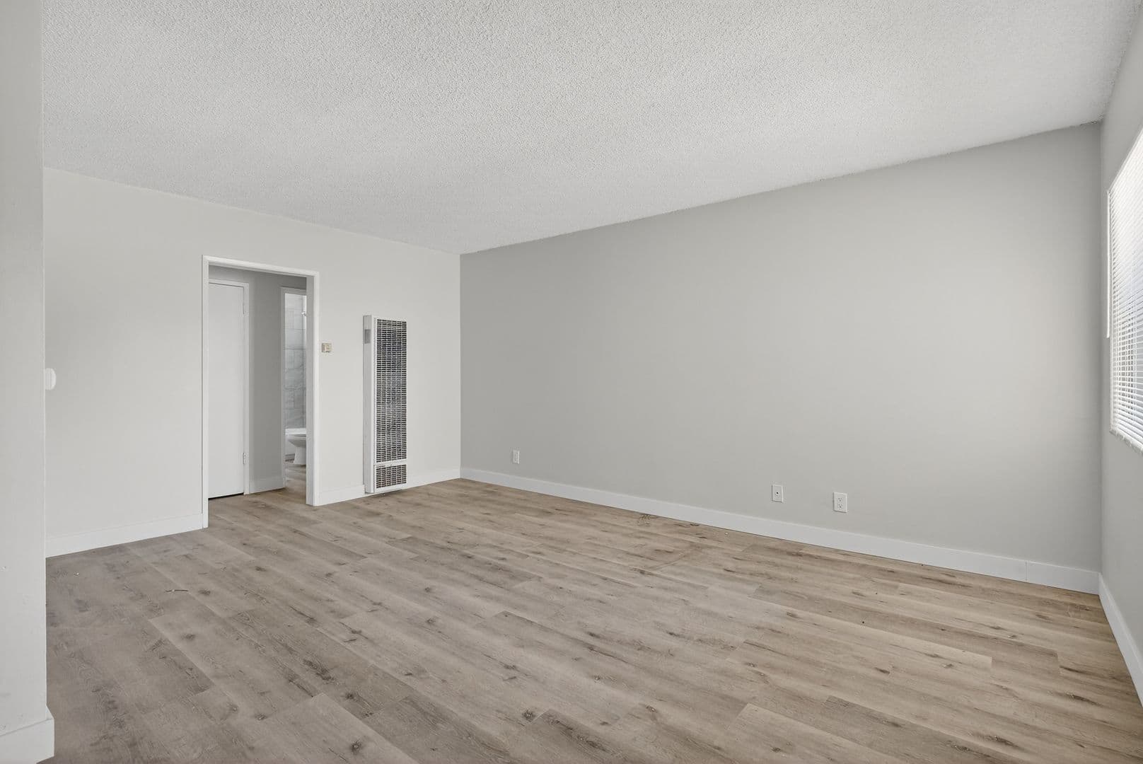 Long Beach Apartment: 125 E. Spring St
