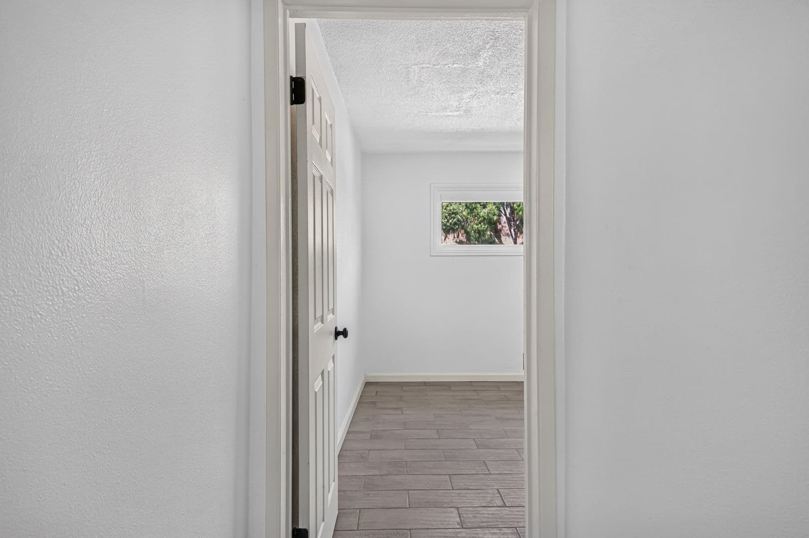 Long Beach Apartment: 328 E 49th St