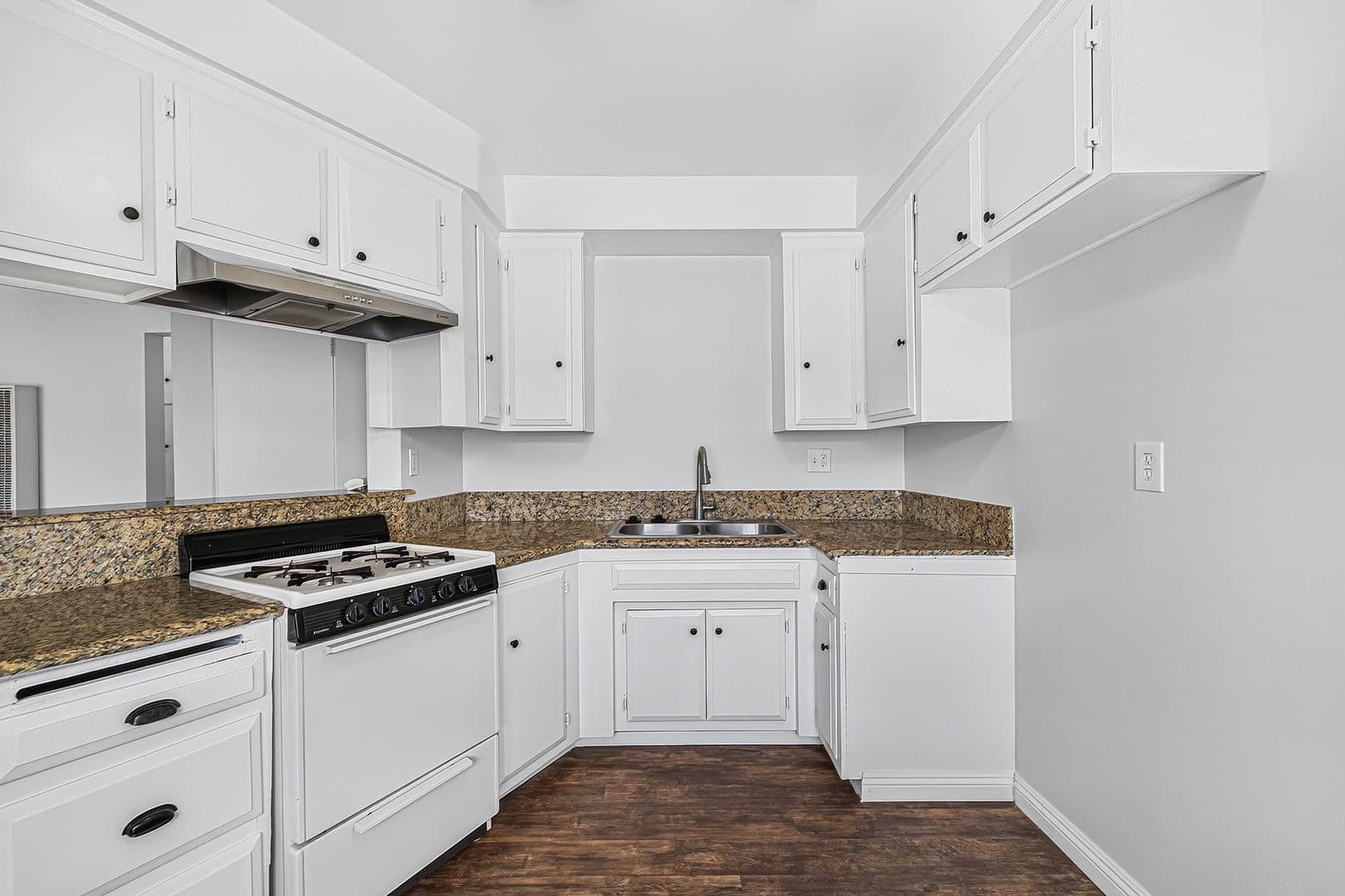 Anaheim Apartment: 147 S Magnolia Avenue