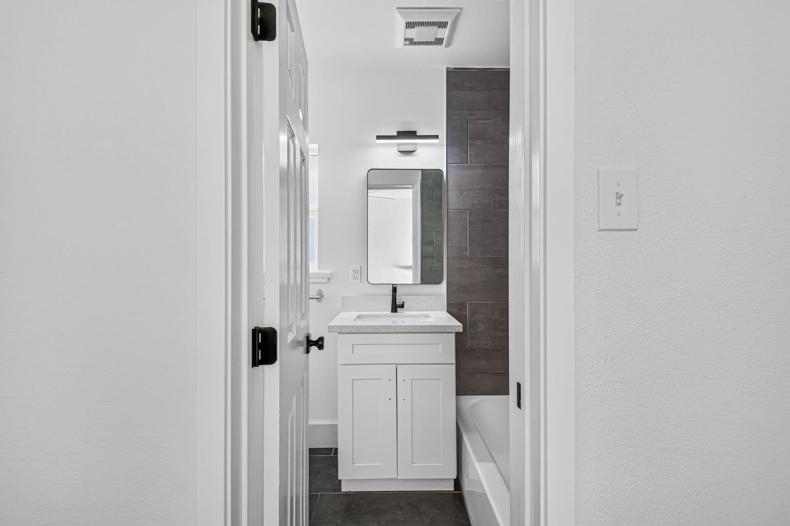Long Beach Apartment: 526 Lime Avenue