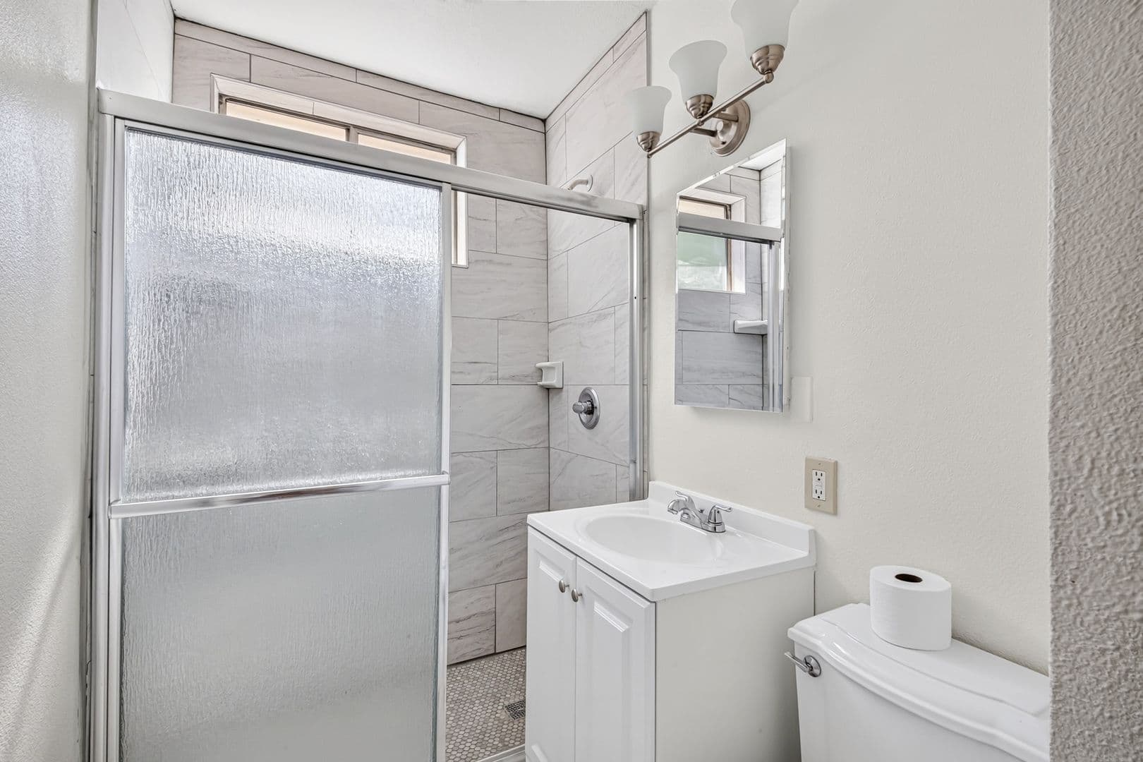 Long Beach Apartment: 328 E 49th St