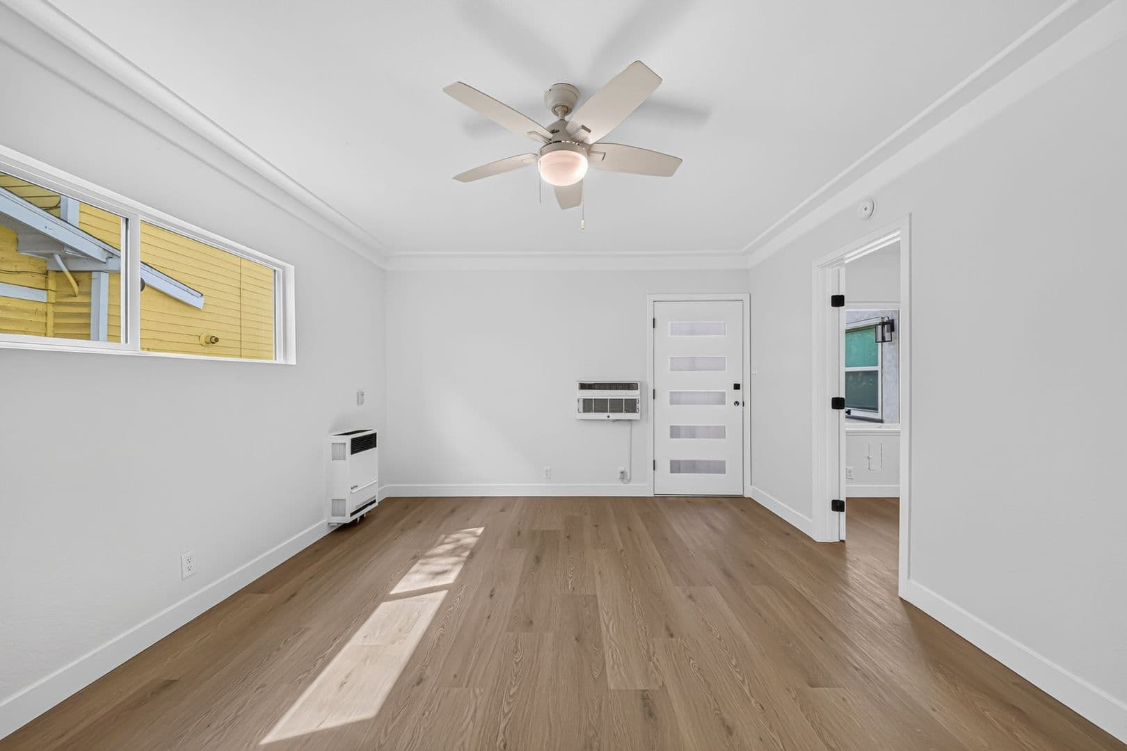 Long Beach Apartment: 526 Lime Avenue