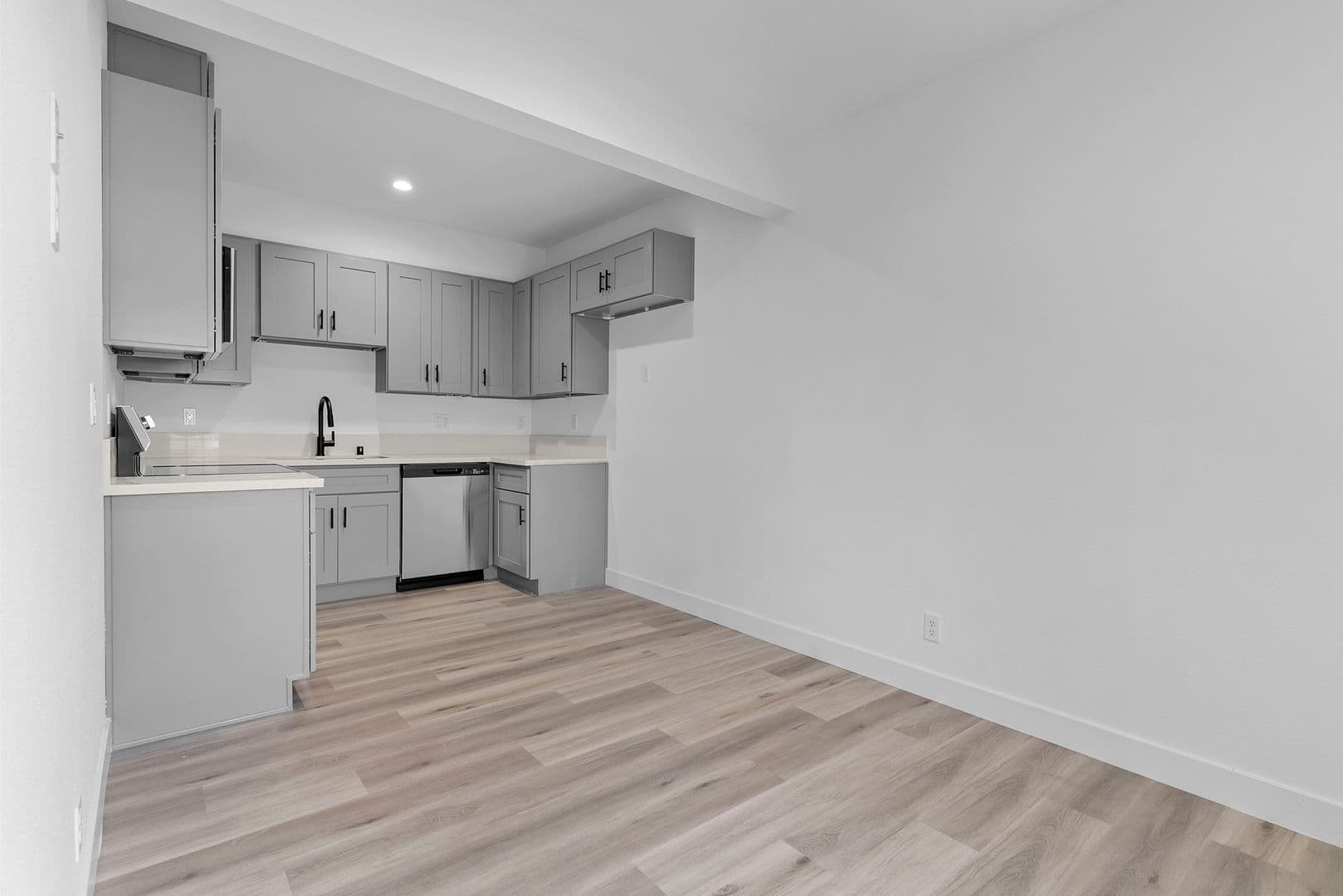 Anaheim Apartment: 9632 Ball Road