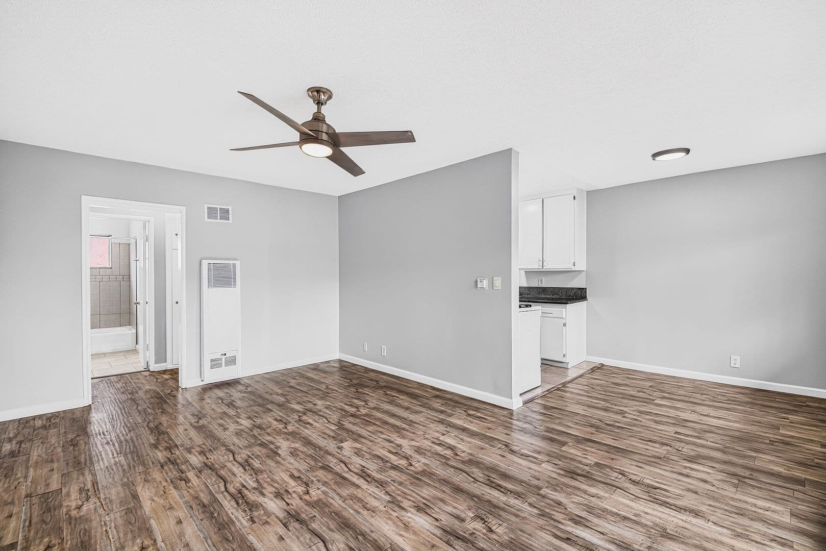 Inglewood Apartment: 10227 S. 10th Ave.