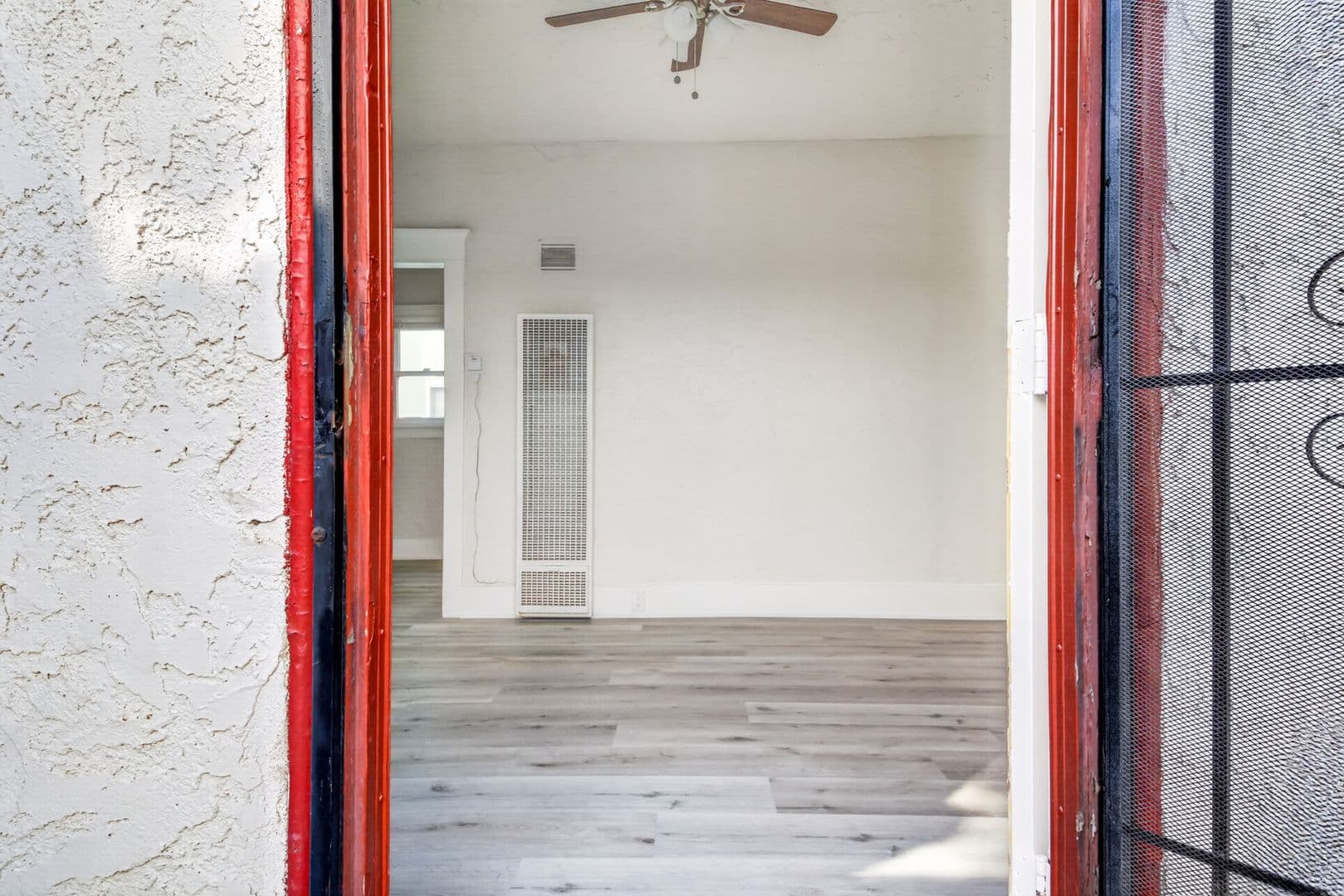 Long Beach Apartment: 1045 E 4th Street