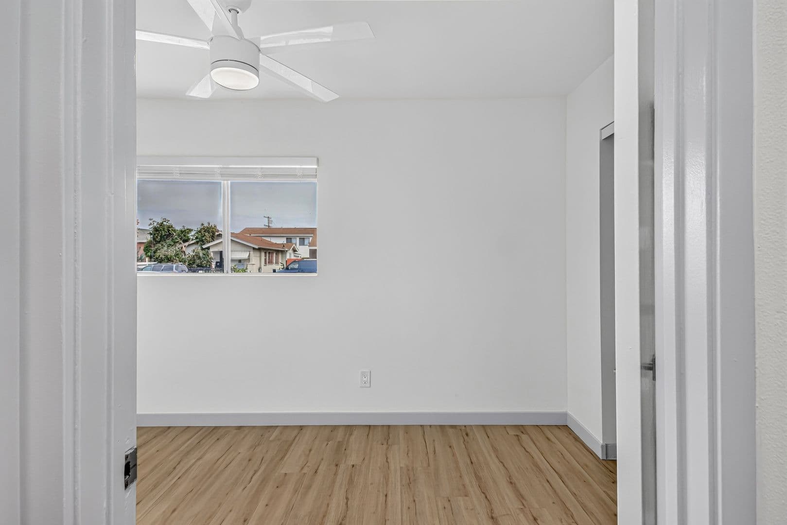 Long Beach Apartment: 921 Alamitos Ave.