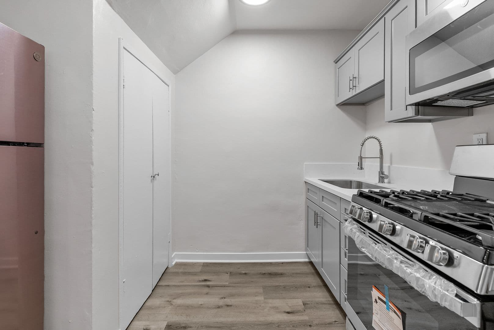Long Beach Apartment: 736 Olive Avenue