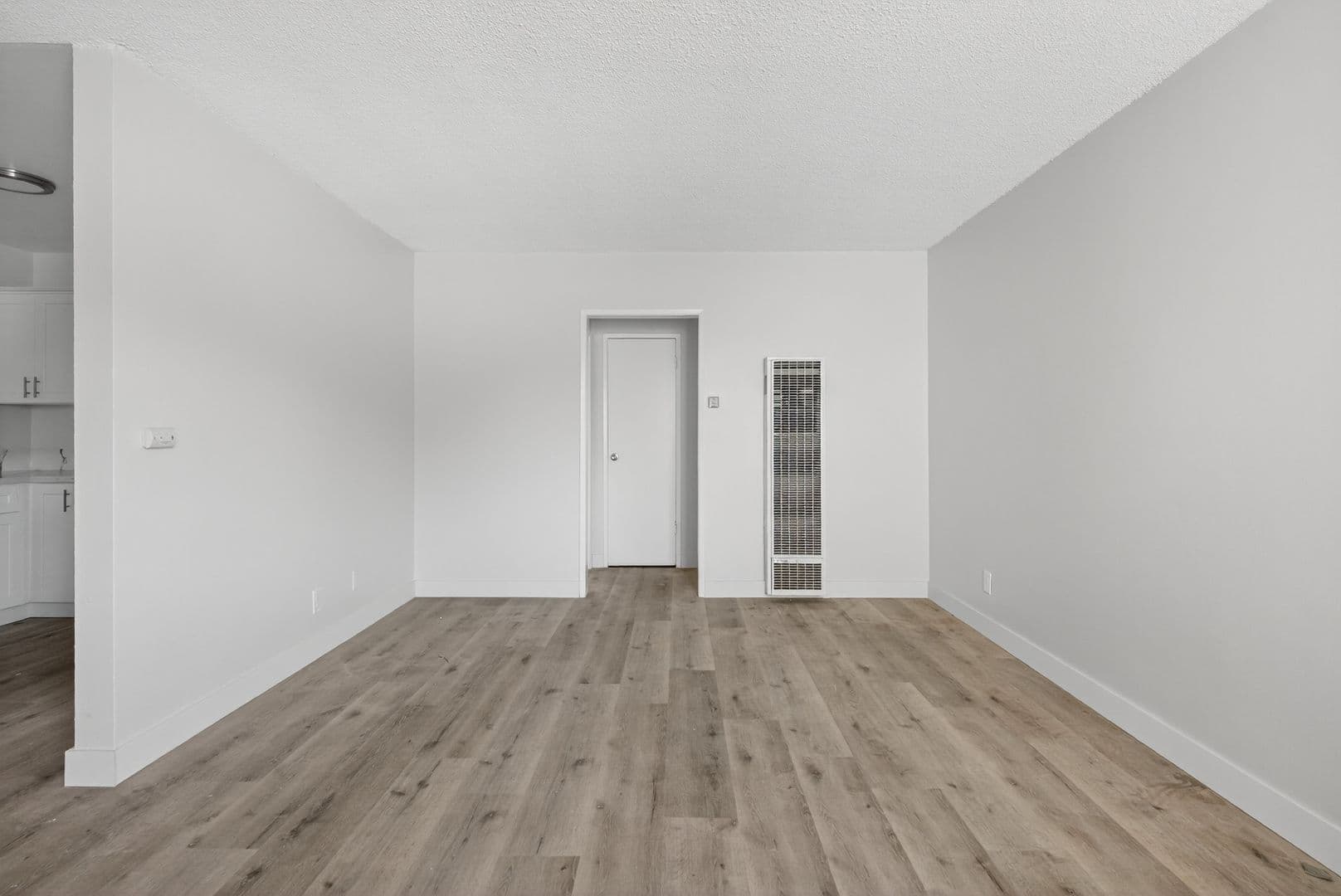 Long Beach Apartment: 125 E. Spring St