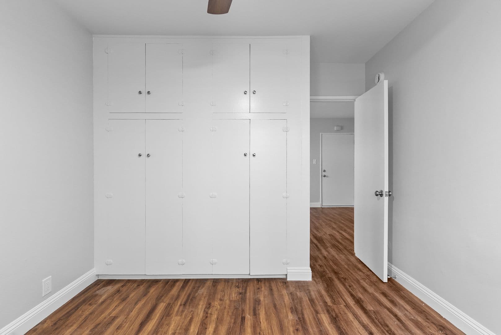 Long Beach Apartment: 1620 E Appleton Street