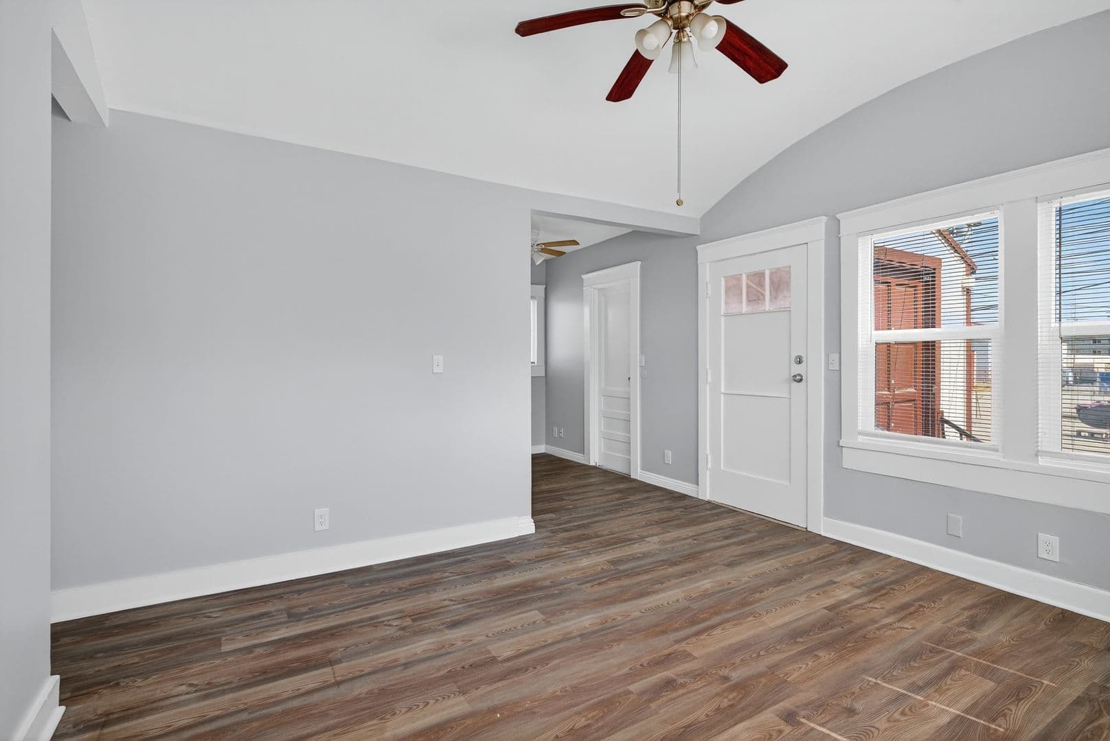 Long Beach Apartment: 736 Olive Avenue