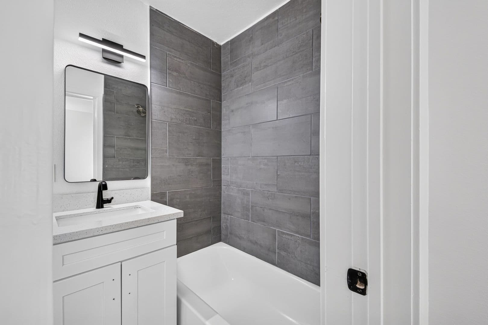 Long Beach Apartment: 526 Lime Avenue