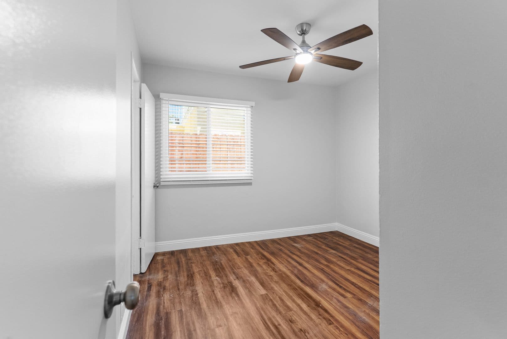 Long Beach Apartment: 1620 E Appleton Street
