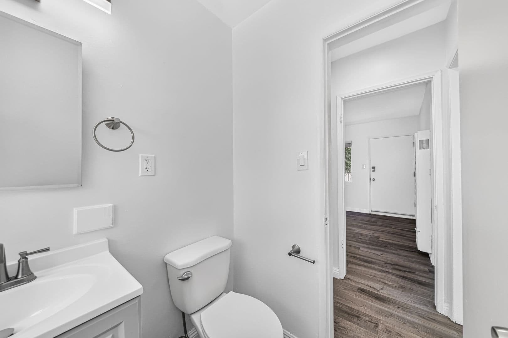 Long Beach Apartment: 477 E South Street