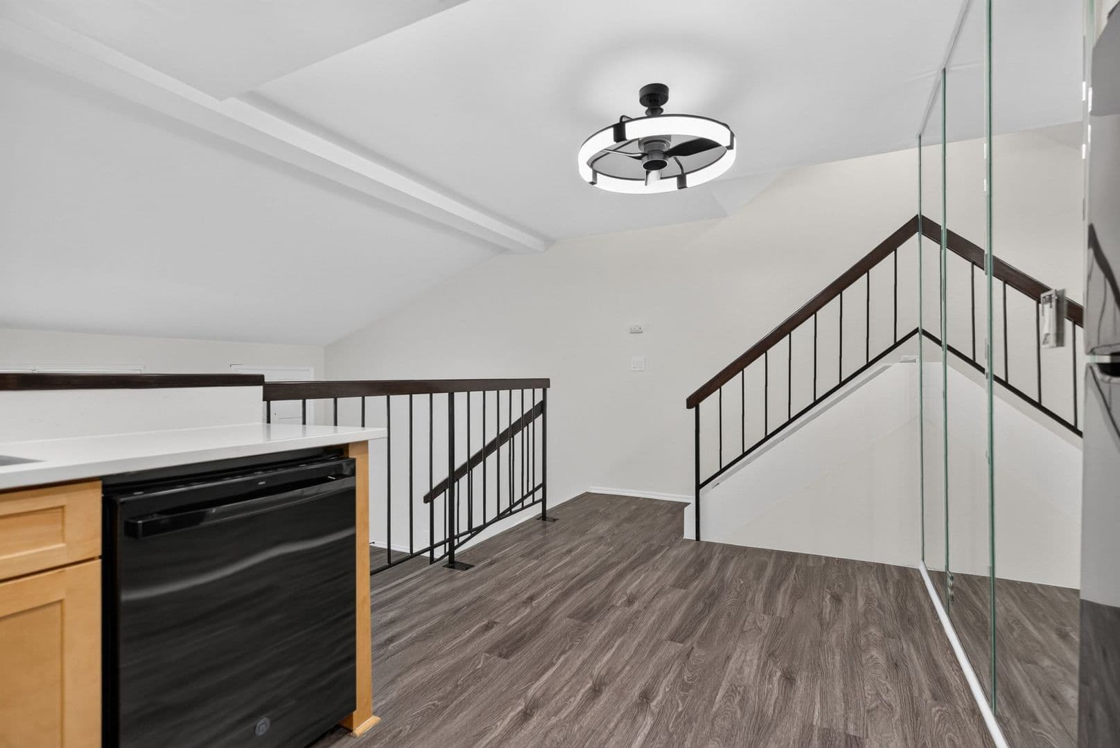 Long Beach Apartment: 648 Coronado Ave #A