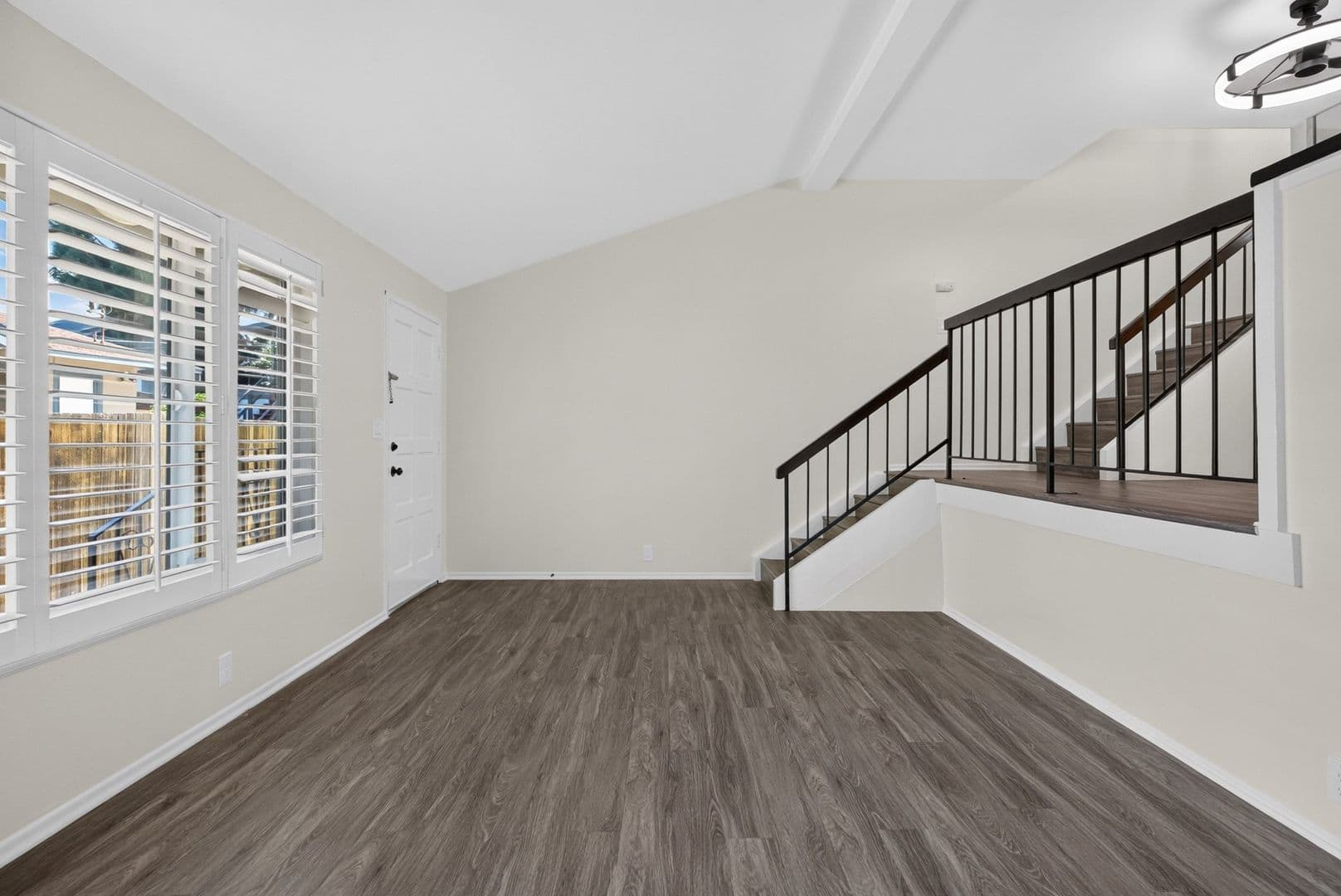 Long Beach Apartment: 648 Coronado Ave #A