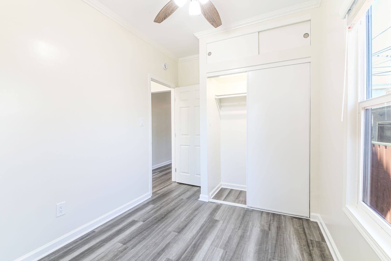 Long Beach Apartment: 1631 E 4th St