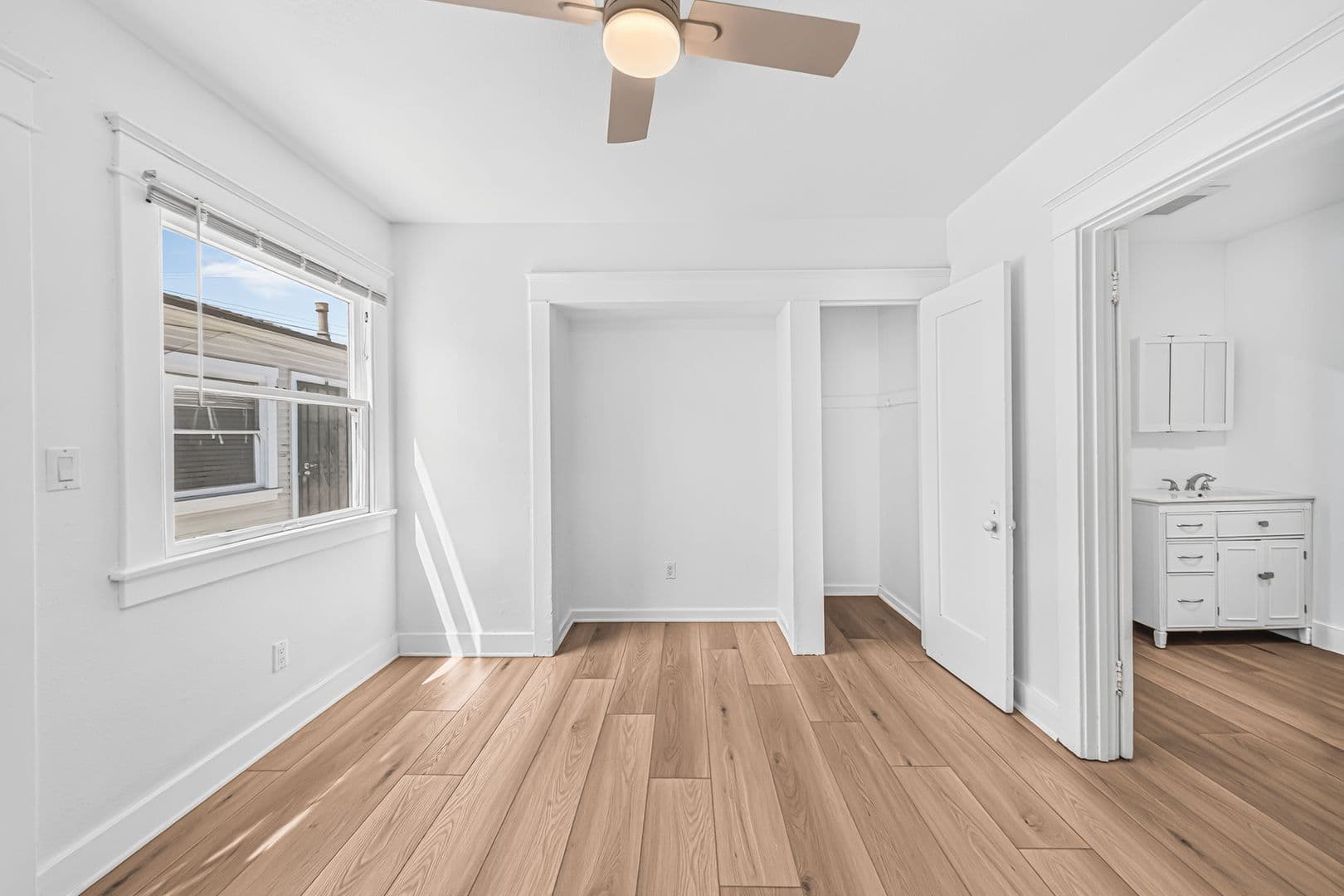 Long Beach Apartment: 525 Chestnut Avenue