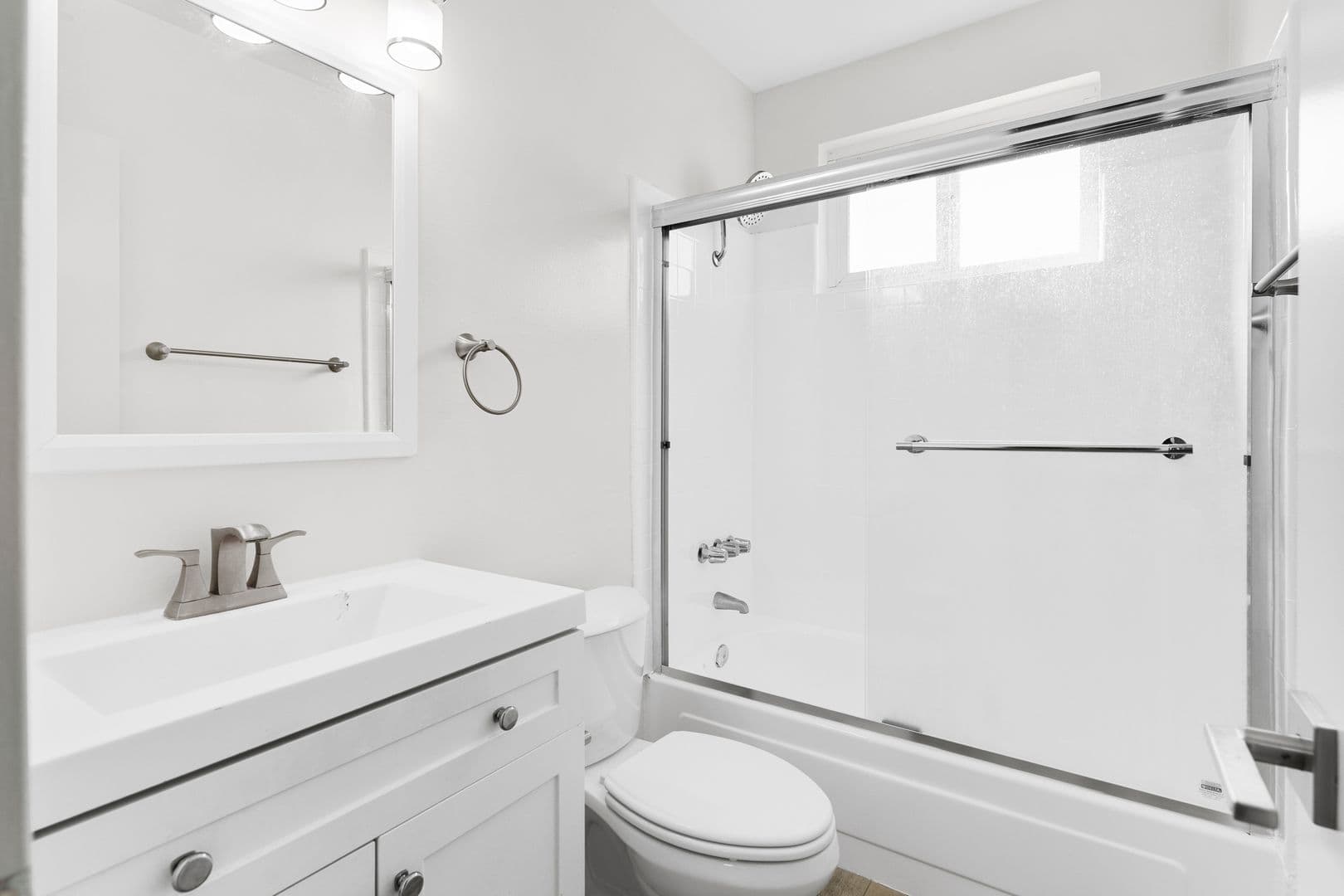 Inglewood Apartment: 112 E Buckthorn Street