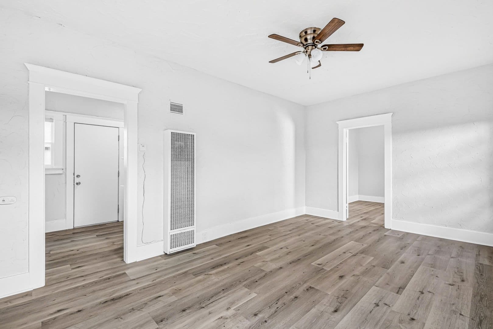 Long Beach Apartment: 1045 E 4th Street