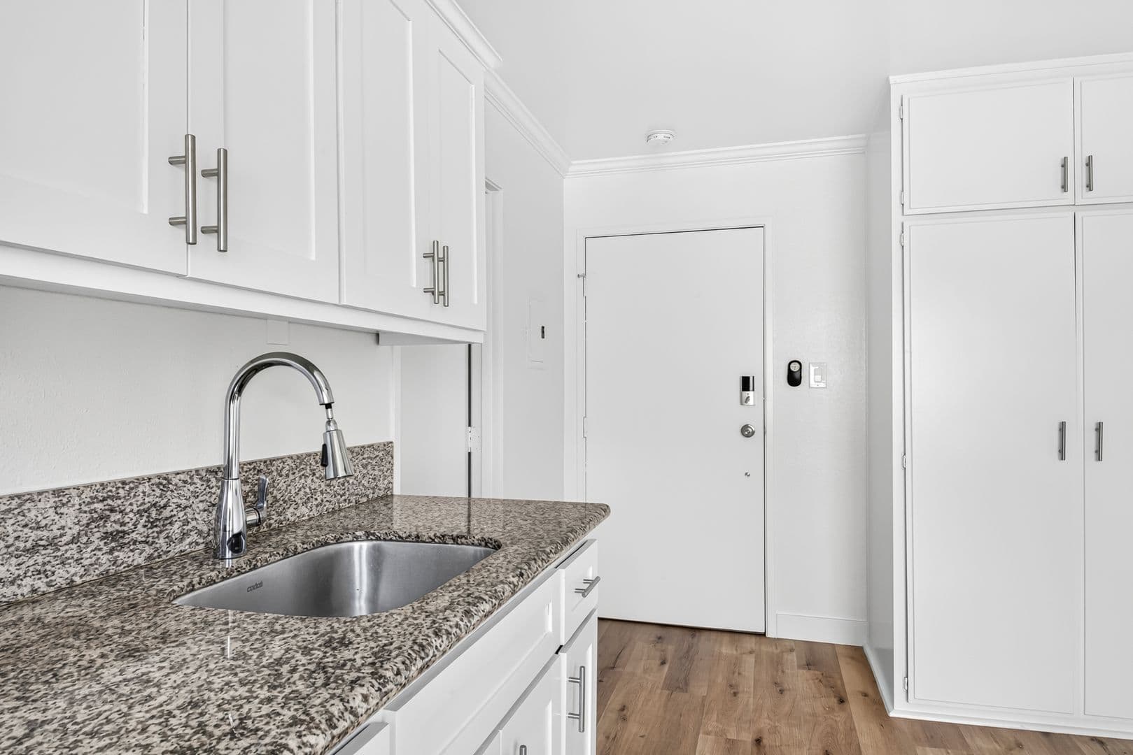 Long Beach Apartment: 730 Magnolia Avenue