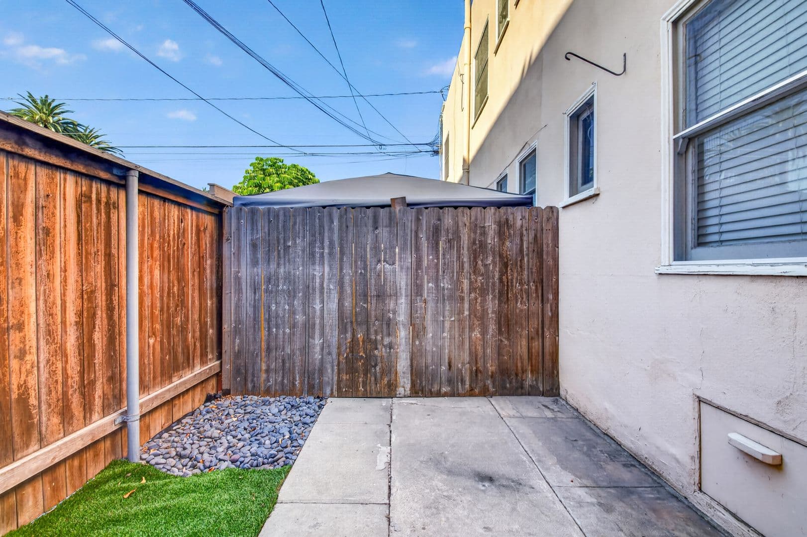 Long Beach Apartment: 2325 E 2nd Street