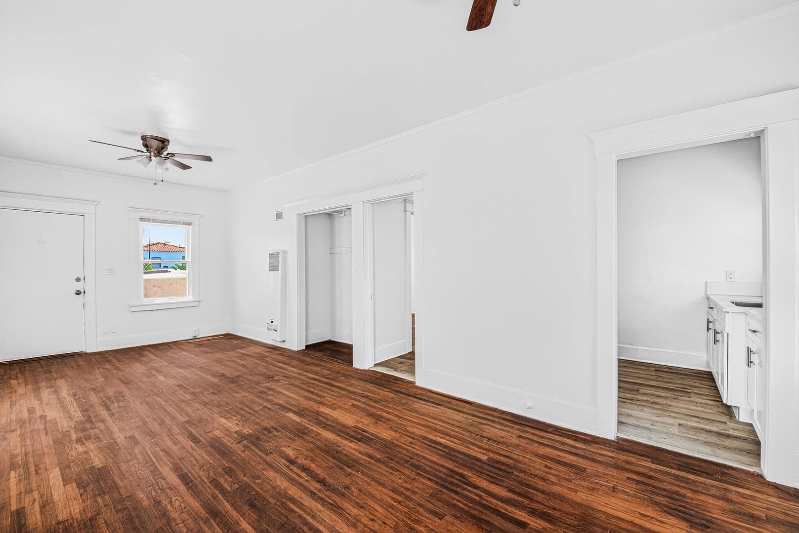 Long Beach Apartment: 1045 E 4th Street