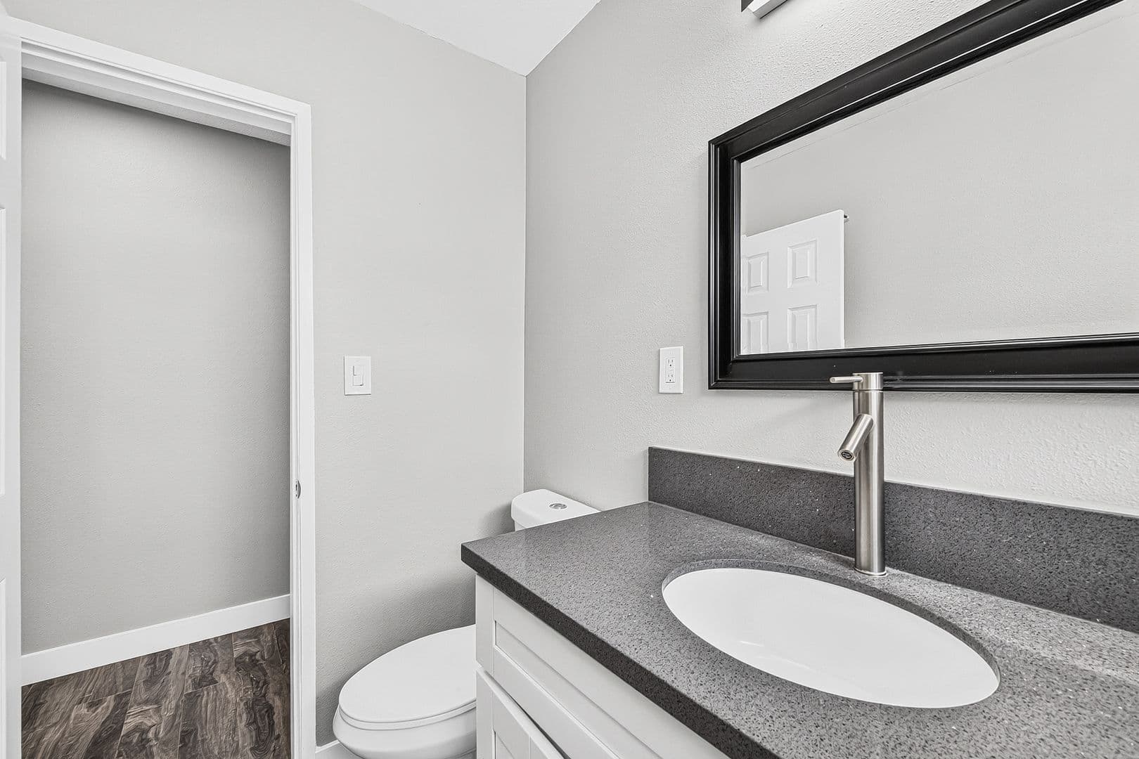 Long Beach Apartment: 1106 Pacific Ave