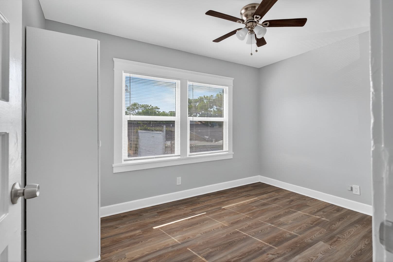 Long Beach Apartment: 736 Olive Avenue