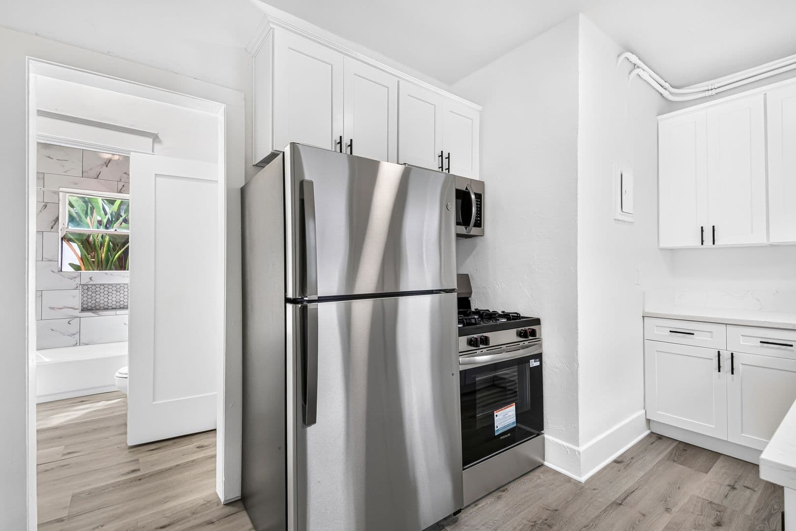 Long Beach Apartment: 1045 E 4th Street