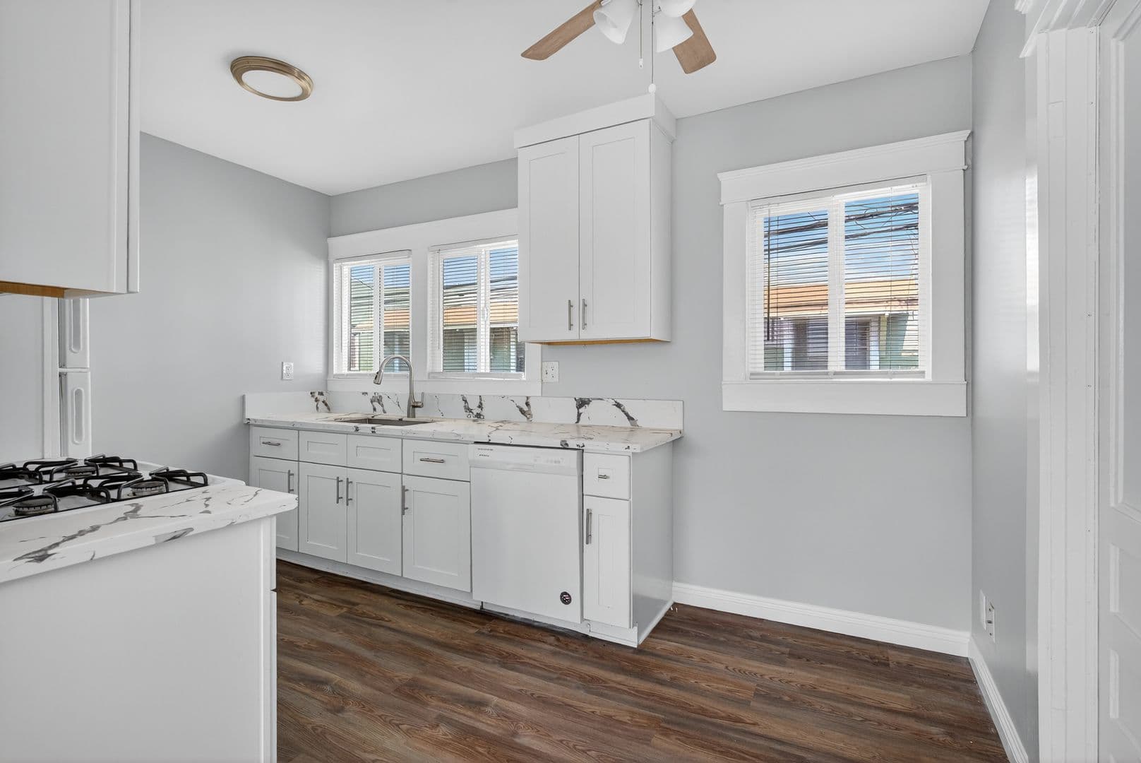 Long Beach Apartment: 736 Olive Avenue