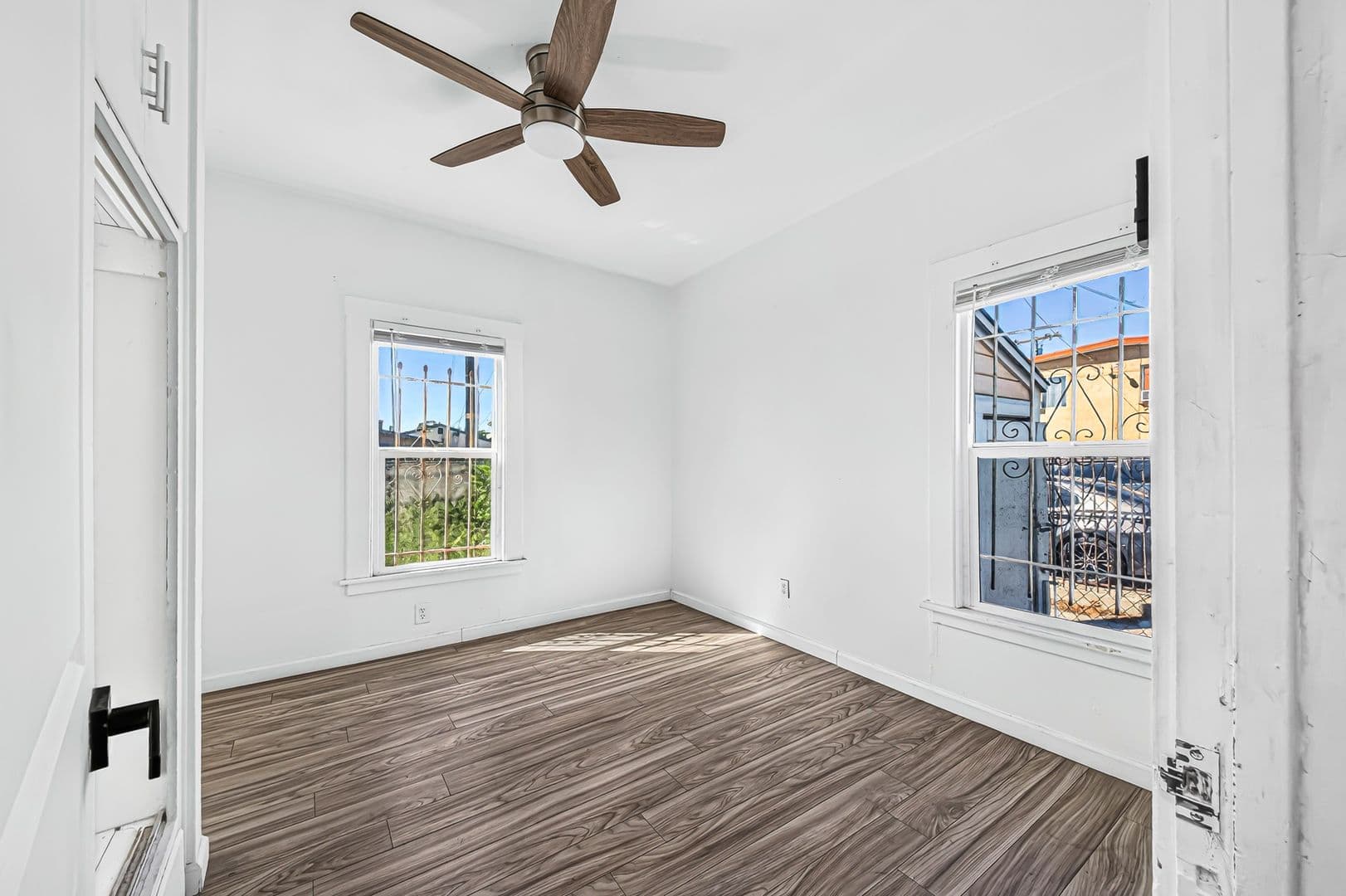 Long Beach Apartment: 1331 W 19th St