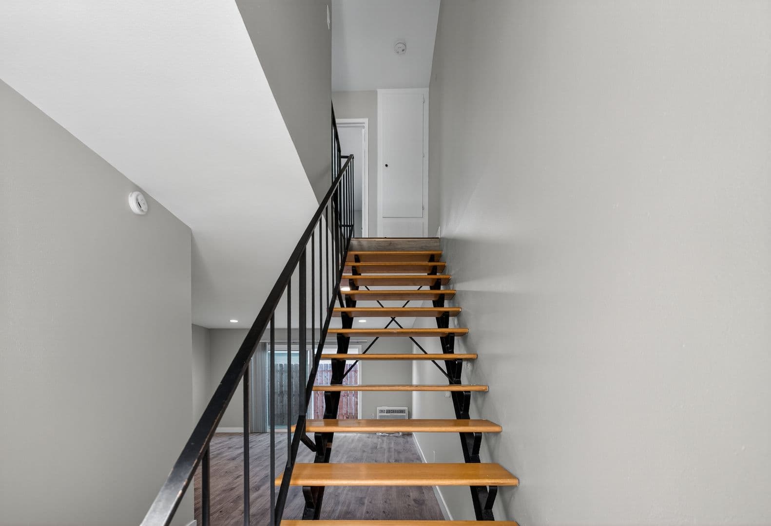 Garden Grove Apartment: 13392 Magnolia Street