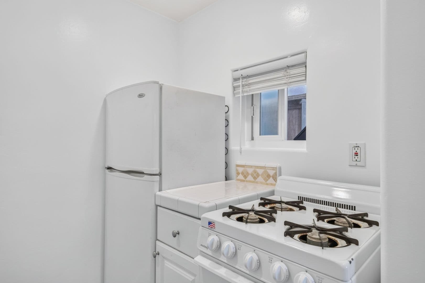 Long Beach Apartment: 2325 E 2nd Street