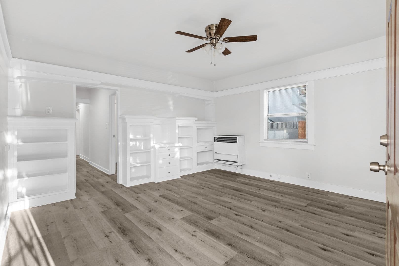 Long Beach Apartment: 736 Olive Avenue