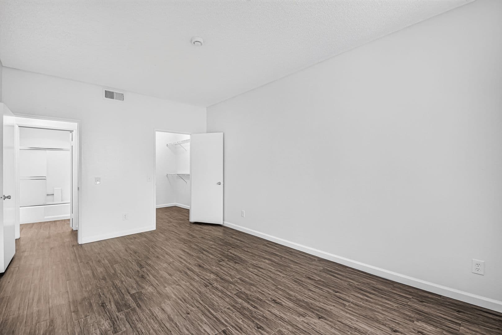 Los Angeles Apartment: 10749 Francis Pl