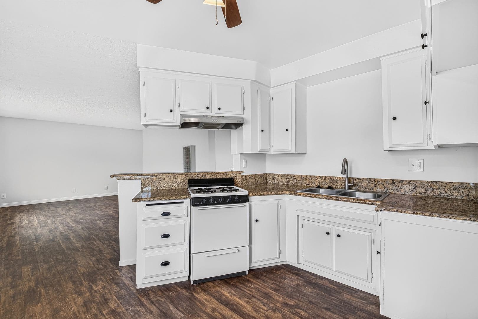 Anaheim Apartment: 147 S Magnolia Avenue
