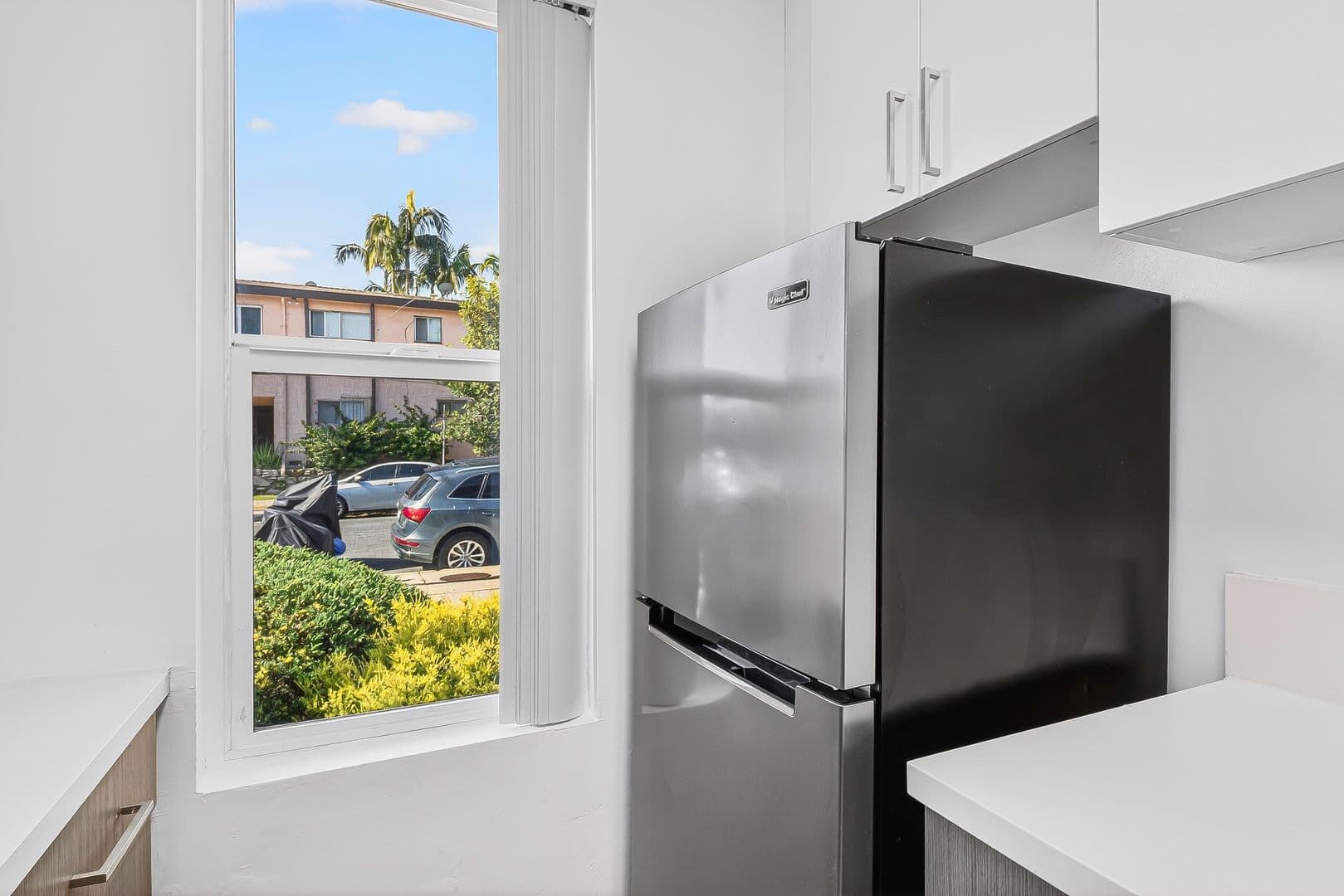 Los Angeles Apartment: 5005 August St