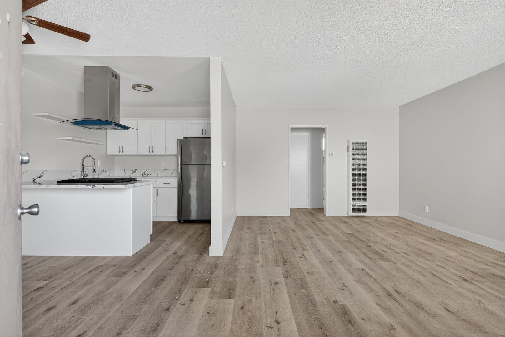 Long Beach Apartment: 125 E. Spring St