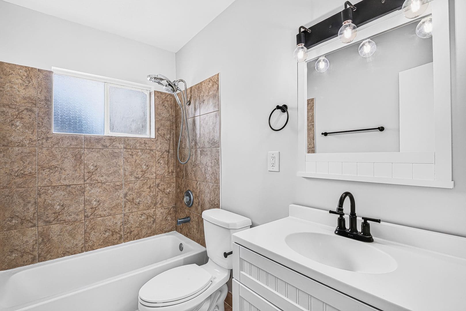 Anaheim Apartment: 147 S Magnolia Avenue