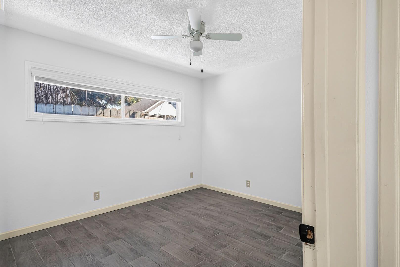 Long Beach Apartment: 328 E 49th St